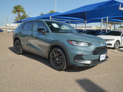 Used 2025 Honda HR-V Sport image 3