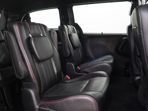 Used 2019 Dodge Grand Caravan GT FWD image 12
