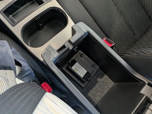 Used 2010 Subaru Legacy 2.5i image 37