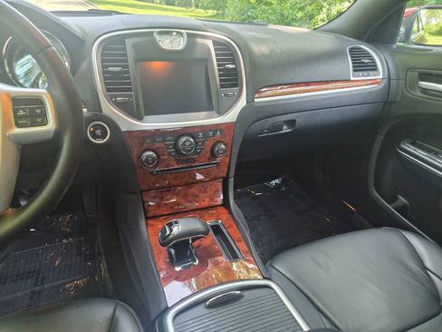 Used 2014 Chrysler 300 AWD w/ Driver Convenience Group image 17