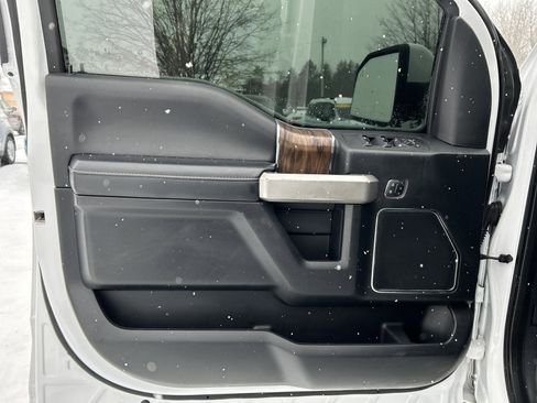 Used 2020 Ford F150 Lariat image 12