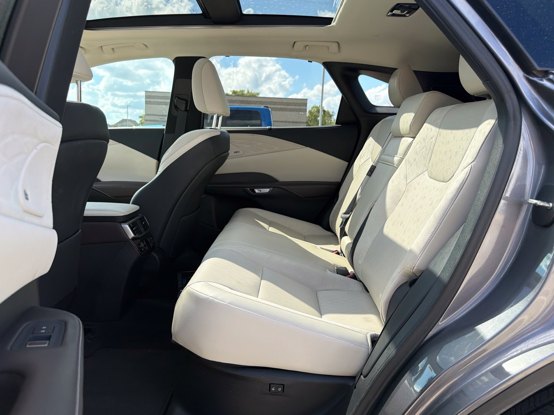 Used 2023 Lexus RX 350 FWD w/ Accessory Package (Z1) image 11