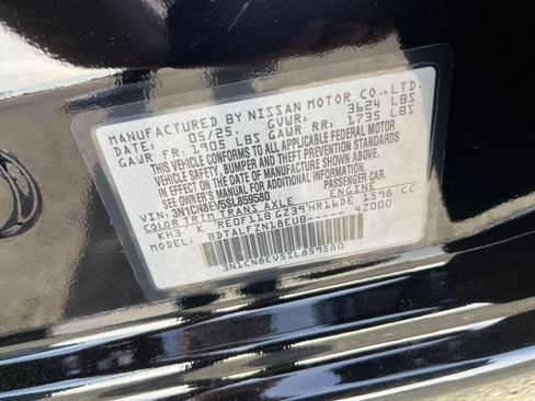 Used 2025 Nissan Versa SV FWD image 27
