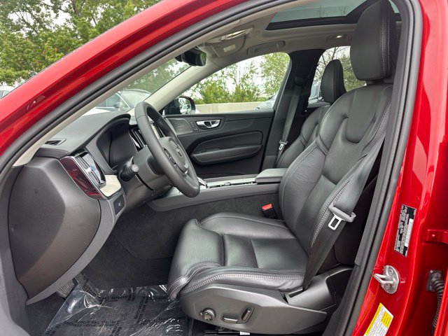 Certified 2025 Volvo XC60 B5 Ultra AWD/4WD image 17
