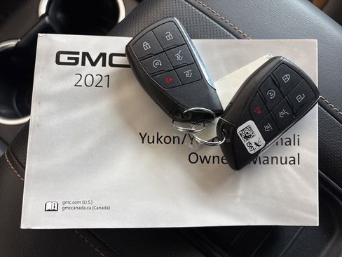 Used 2021 GMC Yukon AT4 w/ Technology Package image 35