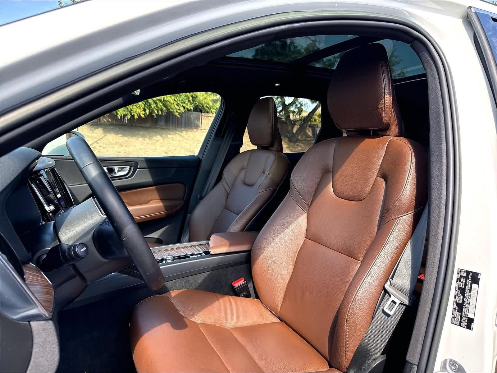 Used 2022 Volvo XC60 B5 Momentum AWD/4WD image 28