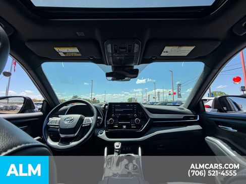 Used 2022 Toyota Highlander XSE AWD/4WD image 30