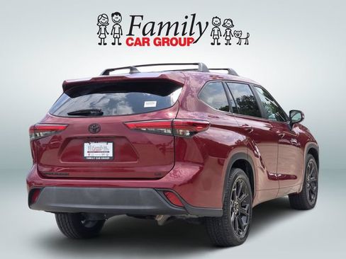 Used 2023 Toyota Highlander LE FWD image 4