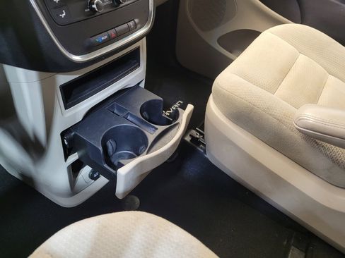 Used 2017 Dodge Grand Caravan SE image 26