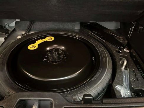 Used 2025 Volvo XC40 B5 Plus image 94