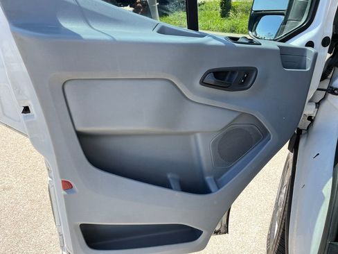 Used 2016 Ford Transit 250 130 Low Roof RWD image 8