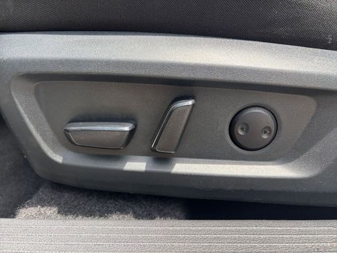 Used 2025 Nissan Rogue SV FWD image 22