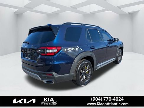 Used 2023 Honda Pilot Touring image 3