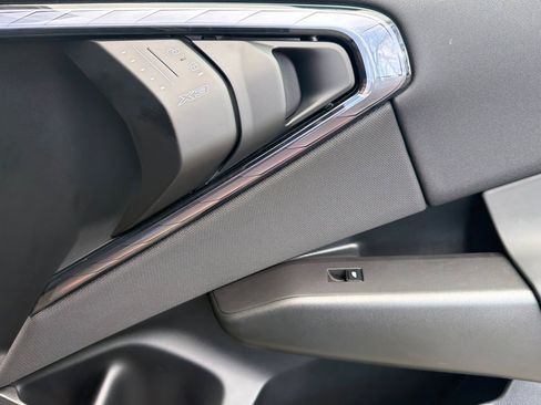 Used 2025 BMW X3 xDrive30i w/ Convenience Package image 21