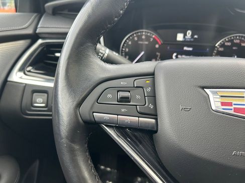 Used 2025 Cadillac XT6 Premium Luxury image 17