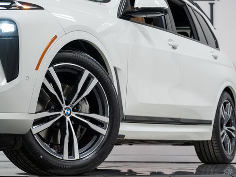 Certified 2024 BMW X7 xDrive40i w/ M Sport Package image 28