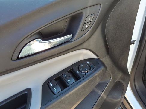 Used 2018 Chevrolet Equinox LS image 14