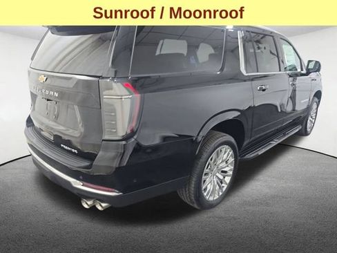 Used 2025 Chevrolet Suburban Premier AWD/4WD image 5