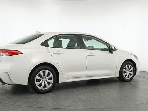 Used 2025 Toyota Corolla LE image 9