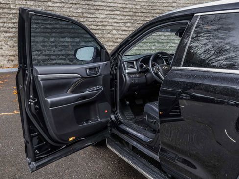 Used 2019 Toyota Highlander Limited image 23