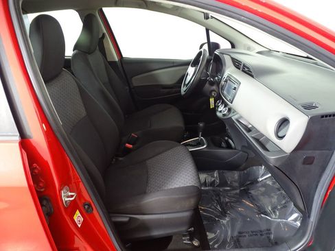 Used 2015 Toyota Yaris L image 13