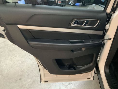 Used 2017 Ford Explorer XLT w/ Equipment Group 202A AWD/4WD image 40