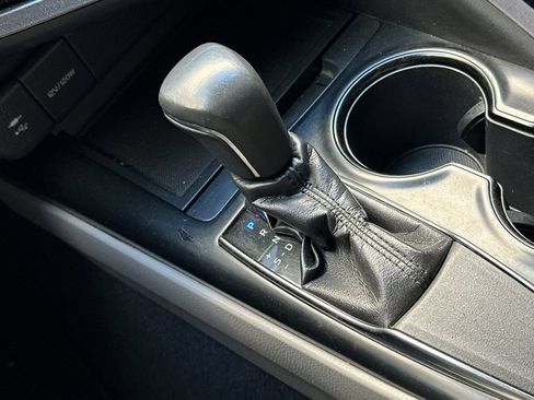 Used 2018 Toyota Camry SE FWD image 22