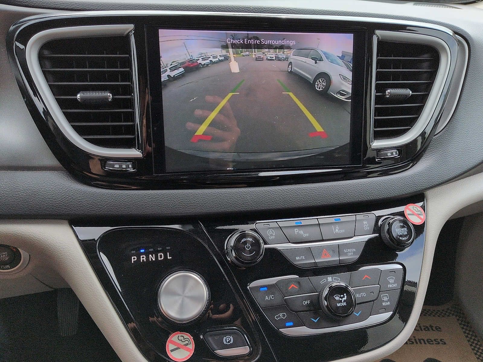 Used 2024 Chrysler Pacifica Touring-L FWD image 20