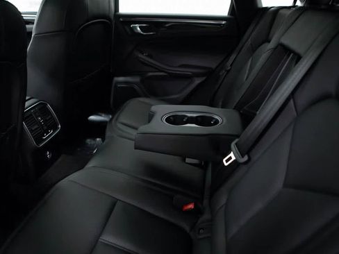 Certified 2025 Porsche Macan image 29