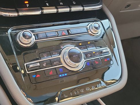 Used 2022 Lincoln Corsair AWD w/ Premium Package image 28