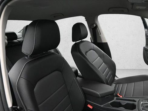Used 2024 Volkswagen Jetta SE FWD image 29