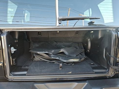 Used 2023 Jeep Wrangler Sahara w/ Cold Weather Group image 27