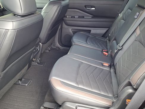 Used 2023 Nissan Pathfinder Platinum w/ Lighting Package (N93) FWD image 20