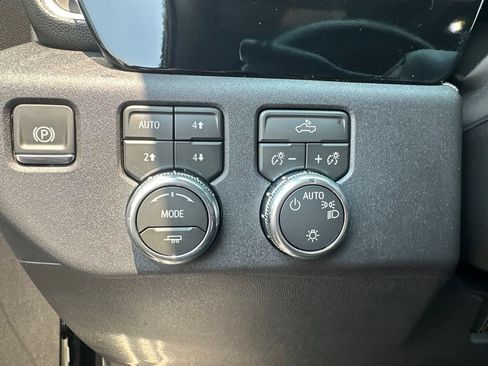 Used 2026 GMC Sierra 1500 SLE AWD/4WD image 11
