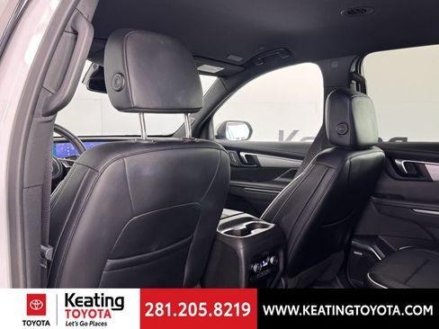 Used 2025 Buick Enclave Preferred AWD/4WD image 16