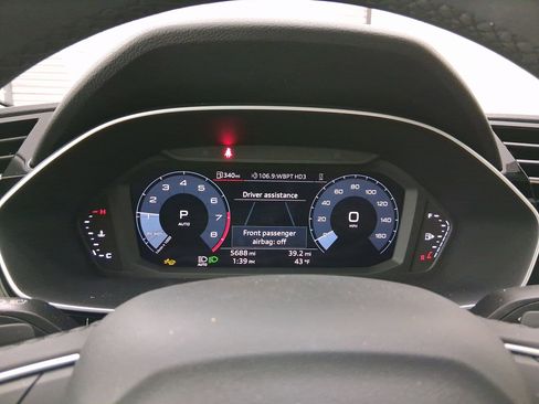 Used 2025 Audi Q3 2.0T Premium w/ Convenience Package image 18