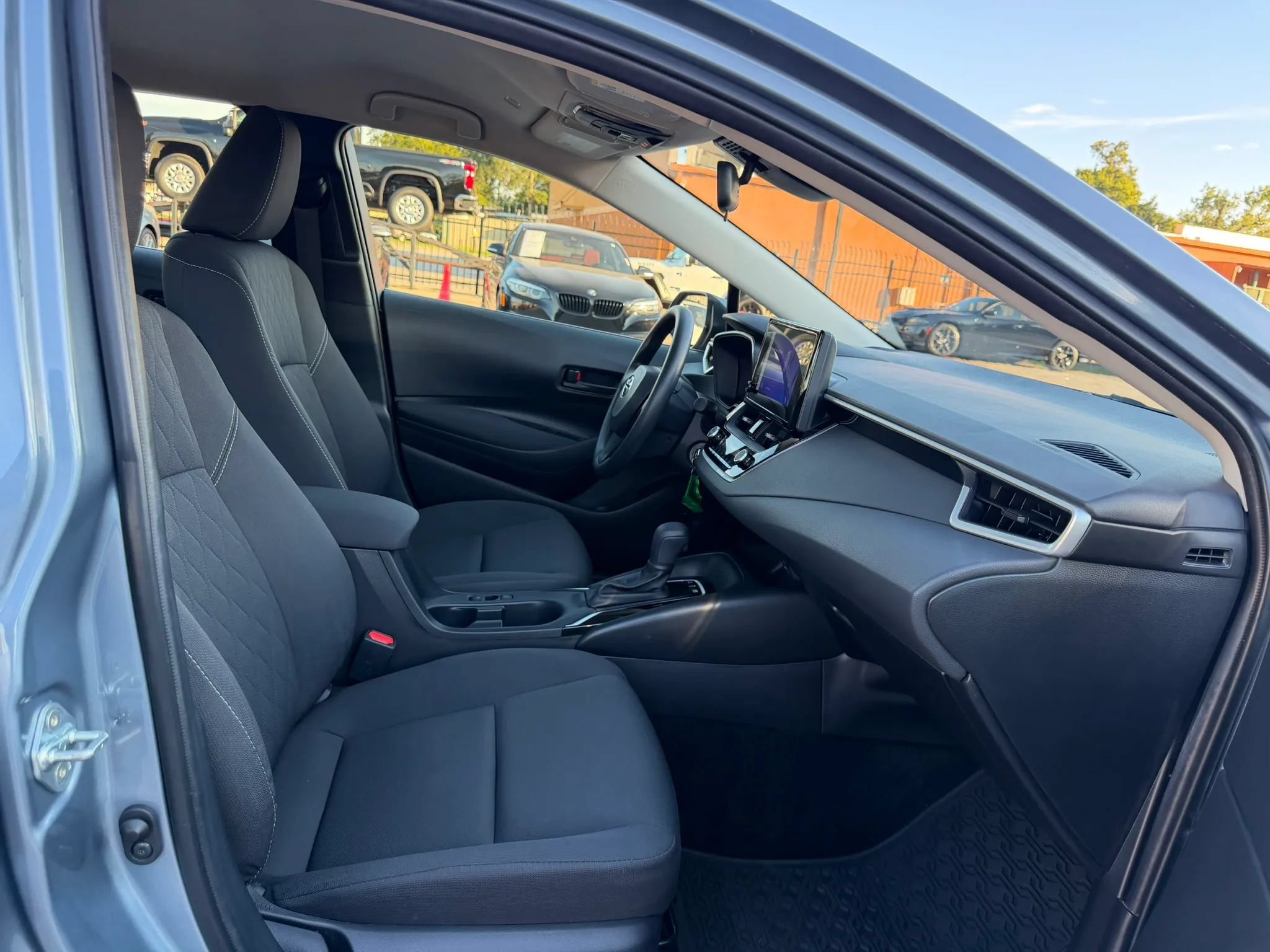 Used 2025 Toyota Corolla LE FWD image 18