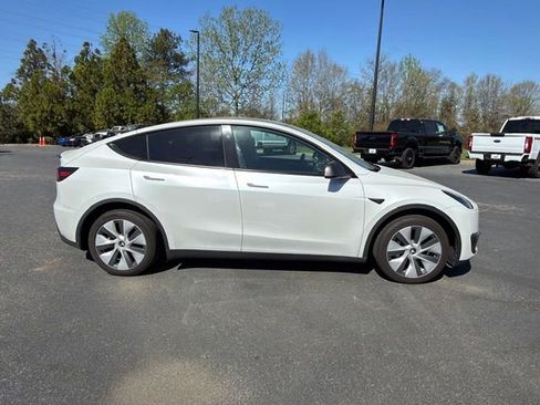 Used 2024 Tesla Model Y Long Range image 17