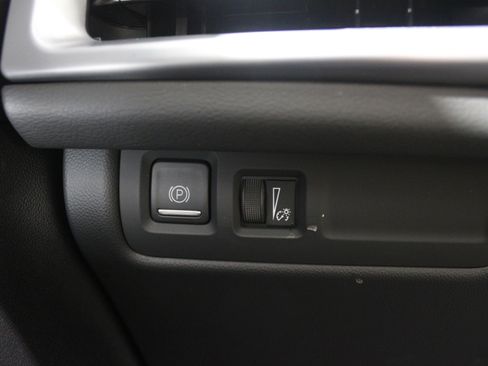 Used 2024 Cadillac XT4 Luxury w/ Cold Weather Package image 8