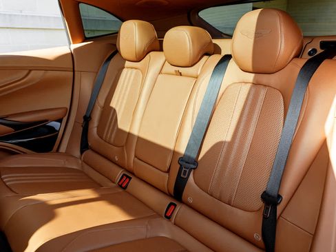 Used 2025 Aston Martin DBX 707 image 51