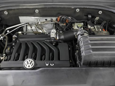 Used 2023 Volkswagen Atlas Cross Sport SE w/ Black Wheel Package AWD/4WD image 48