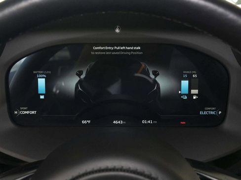 Used 2023 McLaren Artura RWD image 25