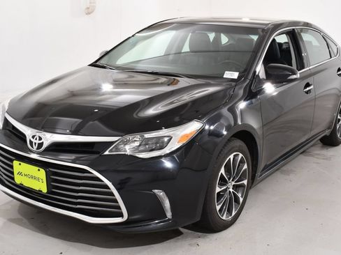 Used 2016 Toyota Avalon XLE FWD image 2