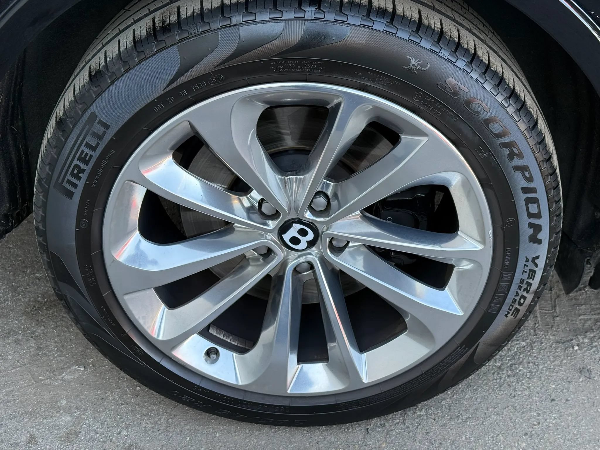 Used 2019 Bentley Bentayga AWD/4WD image 51