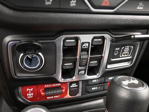 Used 2025 Jeep Wrangler Unlimited Sport AWD/4WD image 19