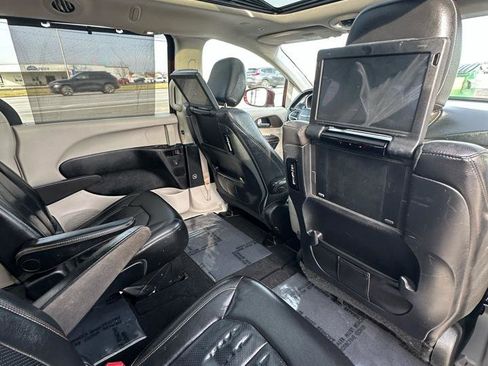 Used 2018 Chrysler Pacifica Touring-L Plus w/ Tire & Wheel Group image 44