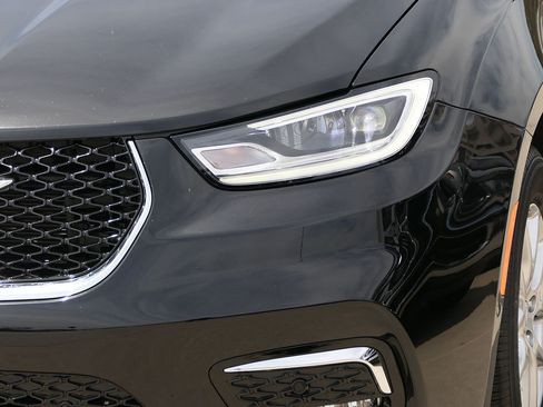 New 2026 Chrysler Pacifica Select FWD image 7