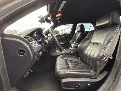 Used 2019 Chrysler 300 S RWD image 6