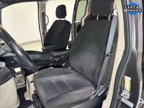 Used 2016 Dodge Grand Caravan SE image 11