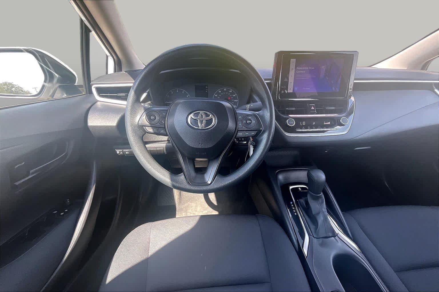 Used 2025 Toyota Corolla LE FWD image 6